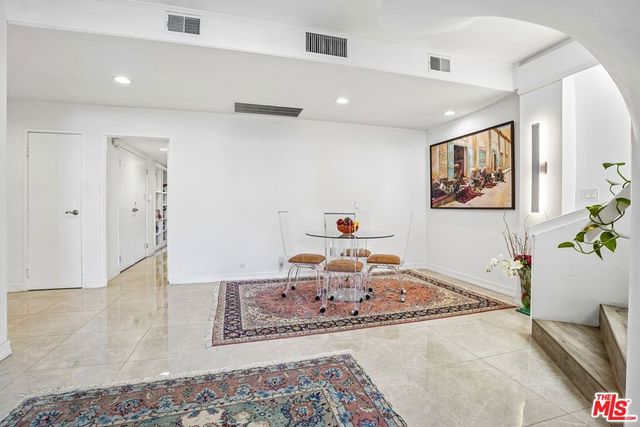 325 N Oakhurst Drive PH2, Beverly Hills, CA 90210