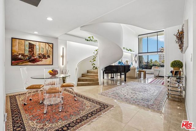 325 N Oakhurst Drive PH2, Beverly Hills, CA 90210