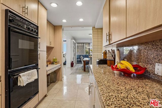 325 N Oakhurst Drive PH2, Beverly Hills, CA 90210