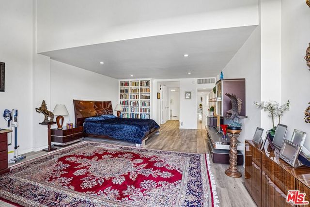 325 N Oakhurst Drive PH2, Beverly Hills, CA 90210