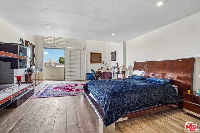 325 N Oakhurst Drive PH2, Beverly Hills, CA 90210