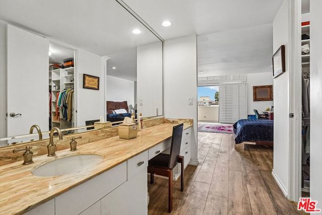 325 N Oakhurst Drive PH2, Beverly Hills, CA 90210