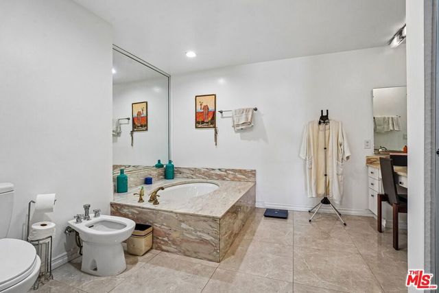 325 N Oakhurst Drive PH2, Beverly Hills, CA 90210