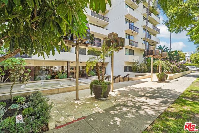 325 N Oakhurst Drive PH2, Beverly Hills, CA 90210