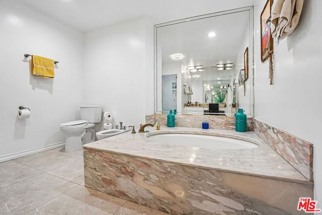 325 N Oakhurst Drive PH2, Beverly Hills, CA 90210