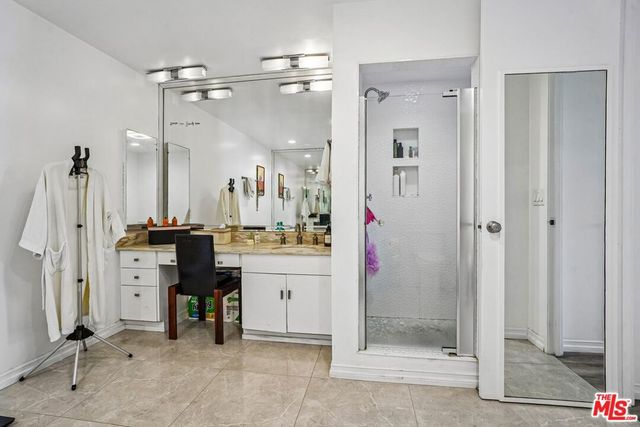 325 N Oakhurst Drive PH2, Beverly Hills, CA 90210