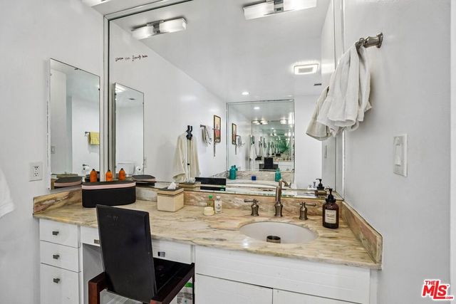 325 N Oakhurst Drive PH2, Beverly Hills, CA 90210