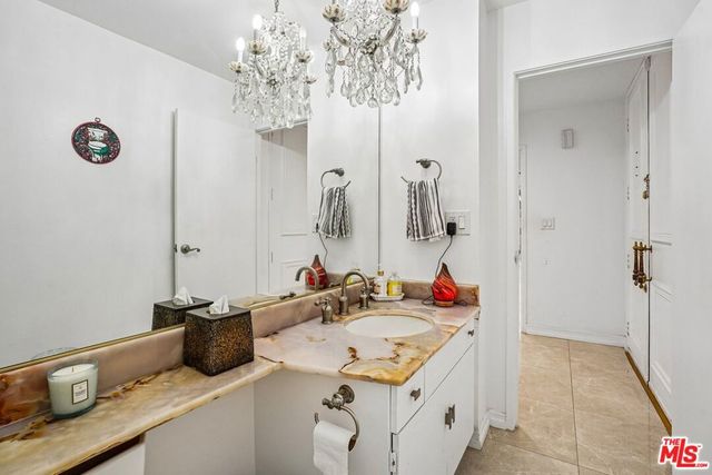 325 N Oakhurst Drive PH2, Beverly Hills, CA 90210