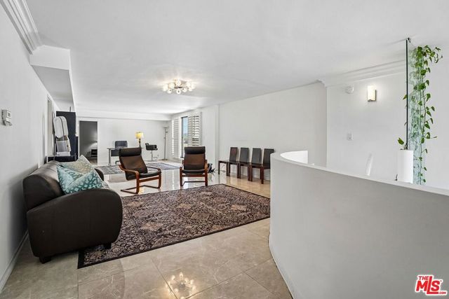 325 N Oakhurst Drive PH2, Beverly Hills, CA 90210