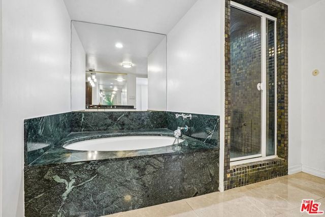 325 N Oakhurst Drive PH2, Beverly Hills, CA 90210