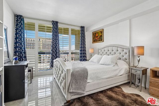 325 N Oakhurst Drive PH2, Beverly Hills, CA 90210