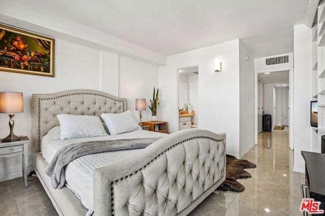 325 N Oakhurst Drive PH2, Beverly Hills, CA 90210