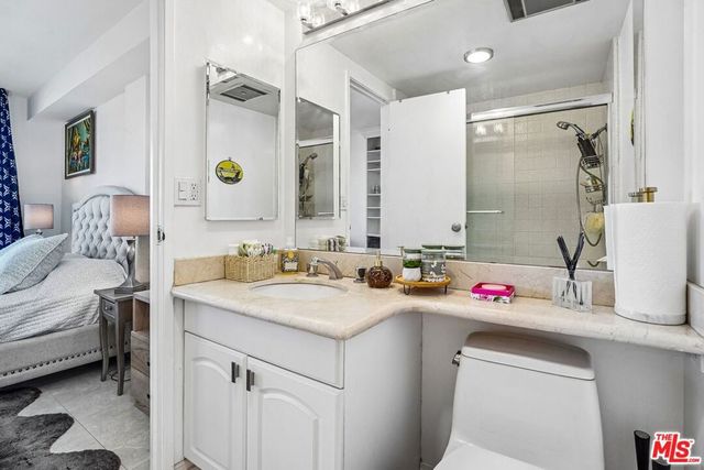 325 N Oakhurst Drive PH2, Beverly Hills, CA 90210