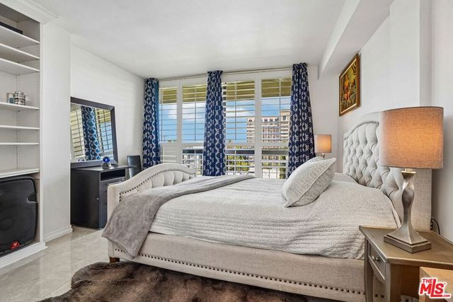 325 N Oakhurst Drive PH2, Beverly Hills, CA 90210