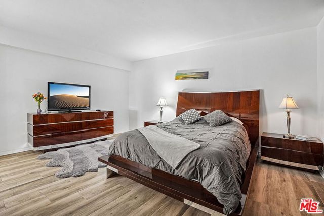 325 N Oakhurst Drive PH2, Beverly Hills, CA 90210