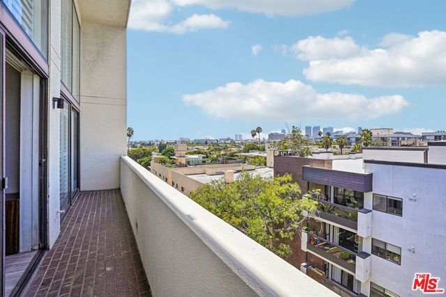 325 N Oakhurst Drive PH2, Beverly Hills, CA 90210