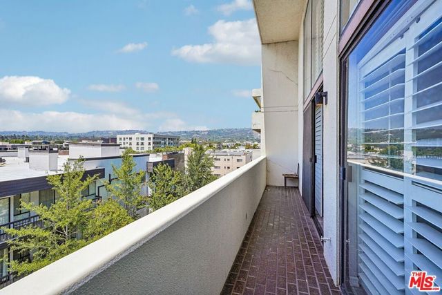 325 N Oakhurst Drive PH2, Beverly Hills, CA 90210