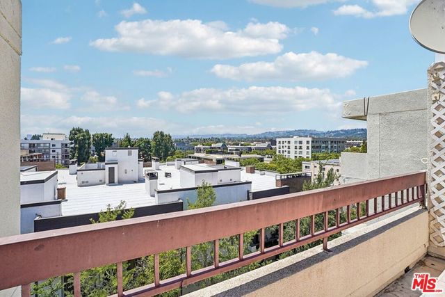 325 N Oakhurst Drive PH2, Beverly Hills, CA 90210
