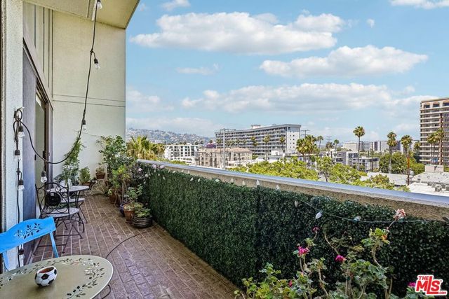 325 N Oakhurst Drive PH2, Beverly Hills, CA 90210