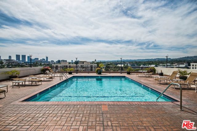 325 N Oakhurst Drive PH2, Beverly Hills, CA 90210