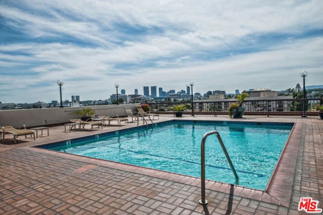 325 N Oakhurst Drive PH2, Beverly Hills, CA 90210