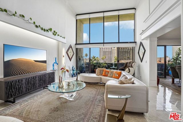 325 N Oakhurst Drive PH2, Beverly Hills, CA 90210