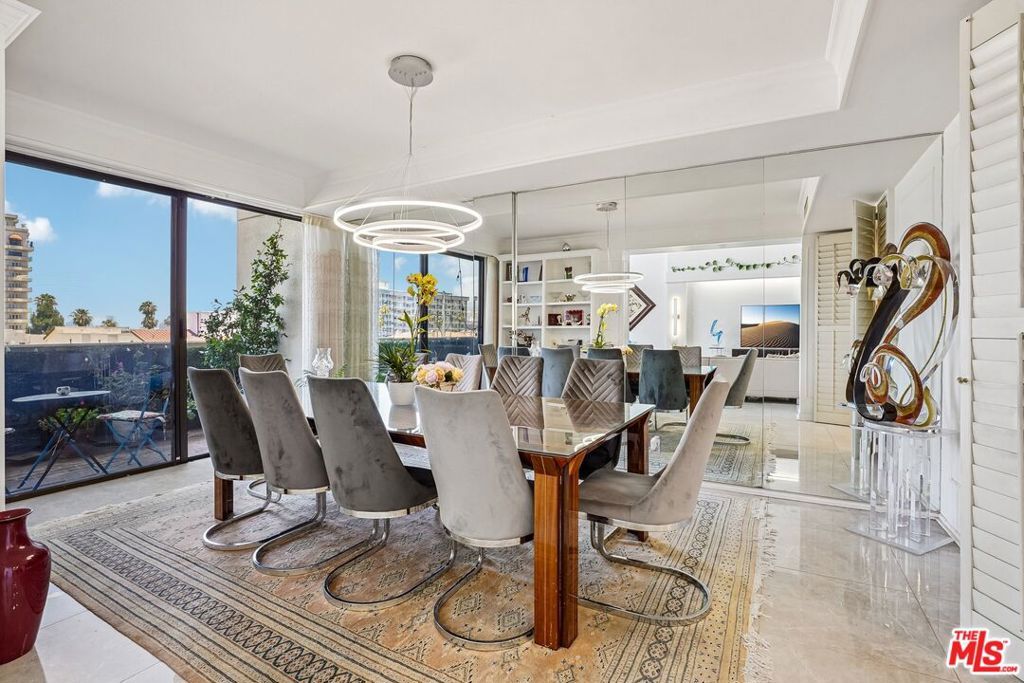 Image 13 of property listing at 325 N Oakhurst Drive PH2, Beverly Hills, CA 90210