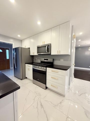 17125 Cregier Avenue, South Holland, IL 60473