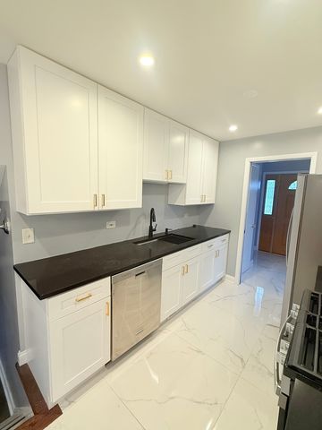 17125 Cregier Avenue, South Holland, IL 60473