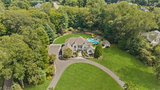 32 Hidden Pond Lane, Trumbull, CT 06611