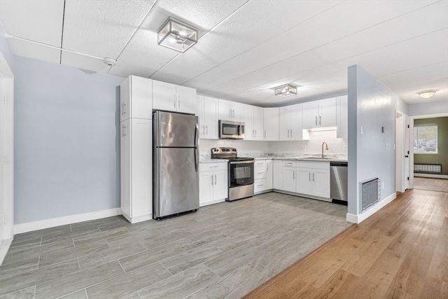 40 High St 205, Dedham, MA 02026