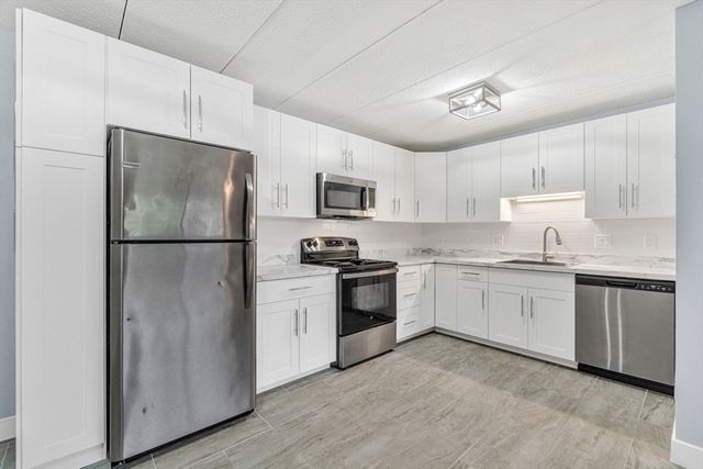 40 High St 205, Dedham, MA 02026