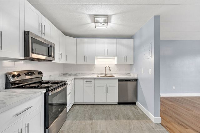 40 High St 205, Dedham, MA 02026