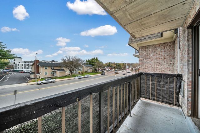 40 High St 205, Dedham, MA 02026