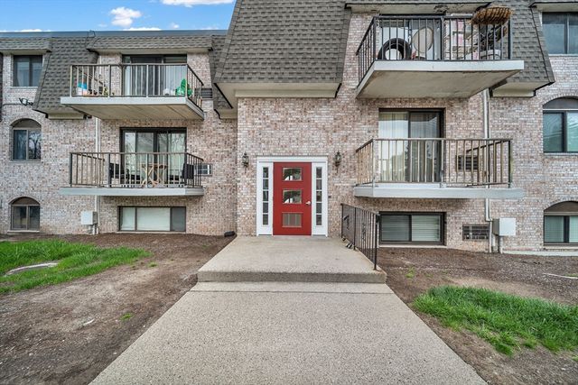 40 High St 205, Dedham, MA 02026