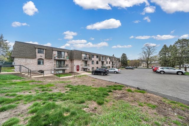 40 High St 205, Dedham, MA 02026