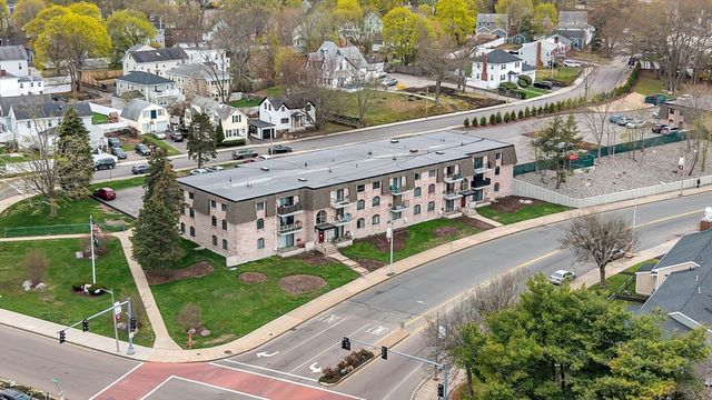 40 High St 205, Dedham, MA 02026