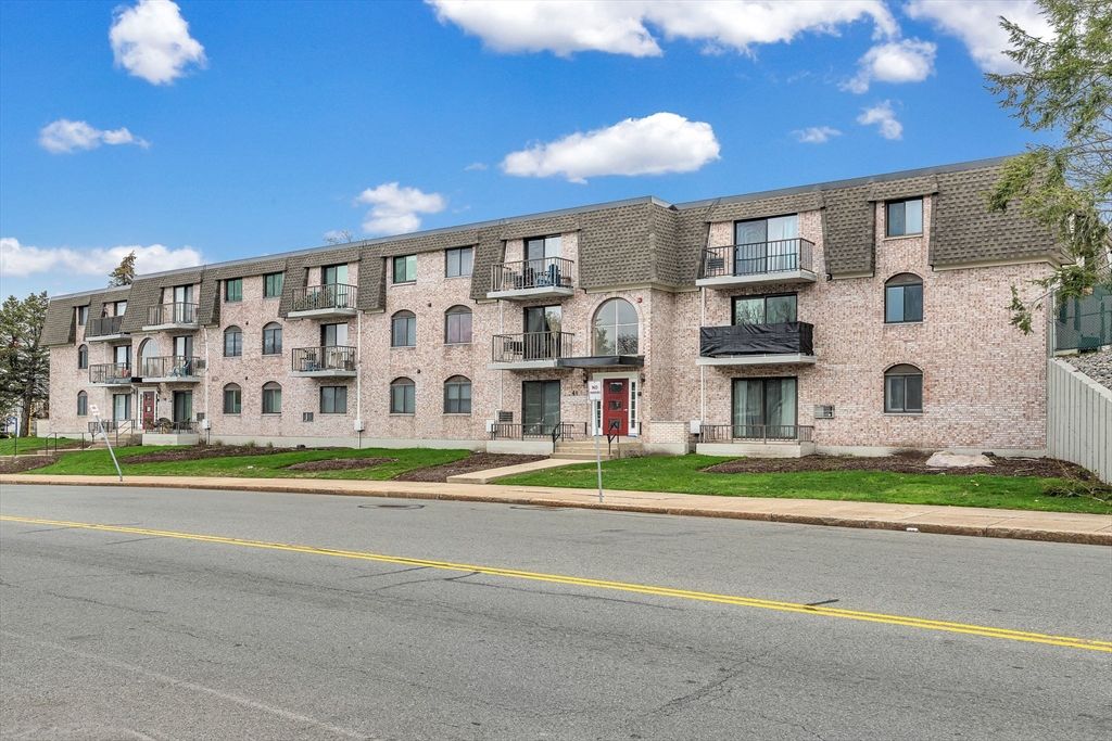 40 High St 205, Dedham, MA 02026