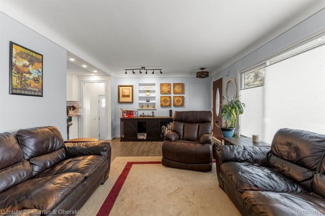 9329 Merriman Road, Livonia, MI 48150