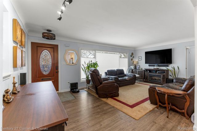 9329 Merriman Road, Livonia, MI 48150