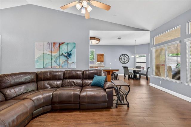 1994 N Cherry Lane, Clovis, CA 93619