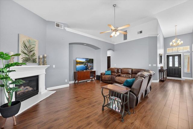 1994 N Cherry Lane, Clovis, CA 93619