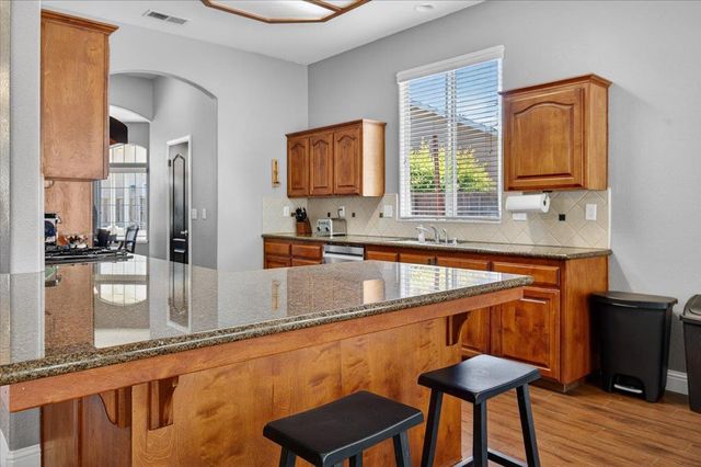 1994 N Cherry Lane, Clovis, CA 93619