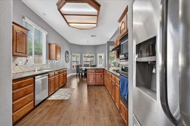 1994 N Cherry Lane, Clovis, CA 93619