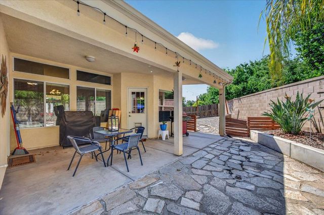 1994 N Cherry Lane, Clovis, CA 93619