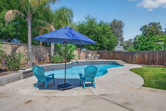1994 N Cherry Lane, Clovis, CA 93619