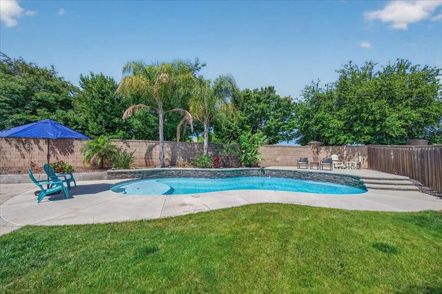 1994 N Cherry Lane, Clovis, CA 93619