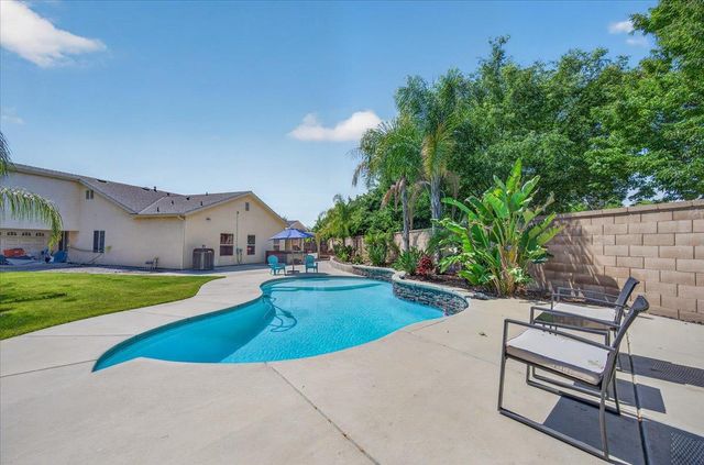1994 N Cherry Lane, Clovis, CA 93619
