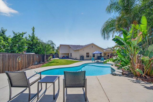 1994 N Cherry Lane, Clovis, CA 93619