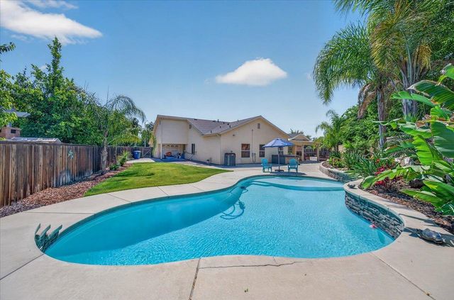 1994 N Cherry Lane, Clovis, CA 93619